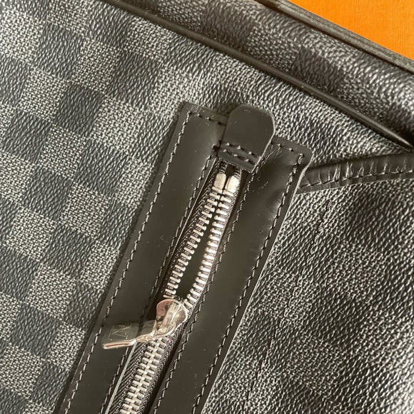 Louis Vuitton messenger bag large for men. - Picture 2 of 7